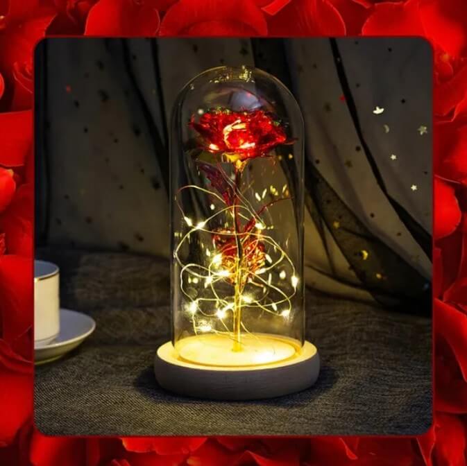 Wieczna róża świecąca w nocy